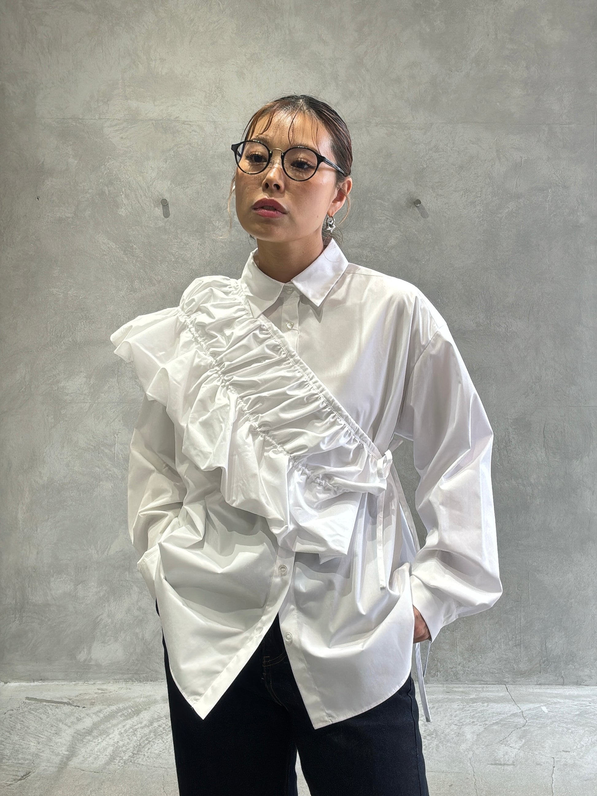 ギャザーぺプラム付きシャツ／VERSEAU