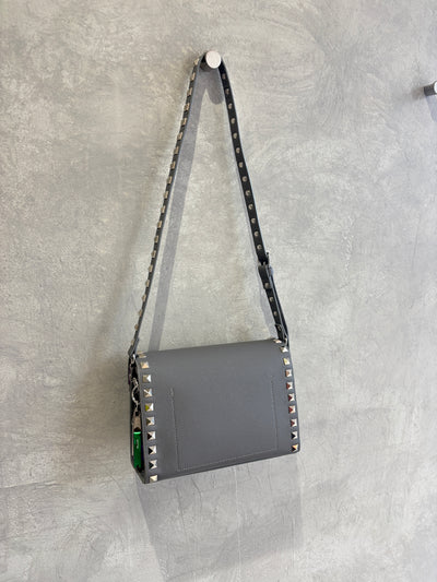 【予約販売】スタッズショルダーハードバッグ／cheek