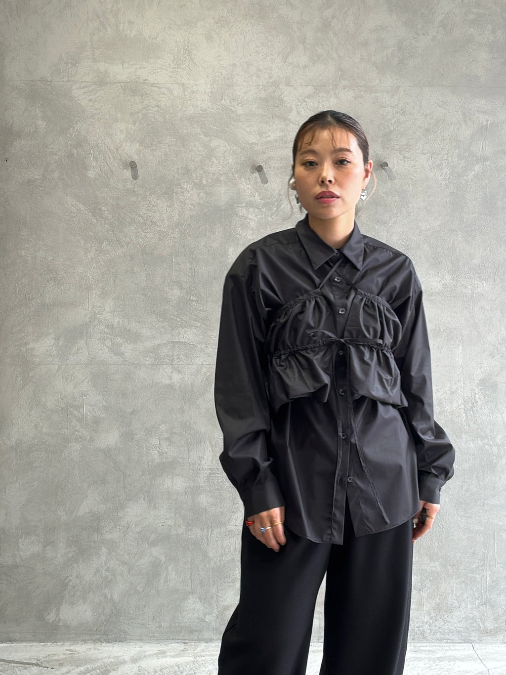 ギャザーぺプラム付きシャツ／VERSEAU