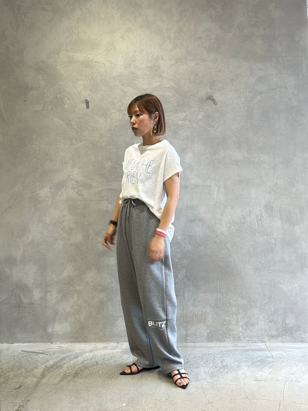 受付終了【予約販売】NE LACHE RIENロゴゆるフレンチスラブTシャツ／ING