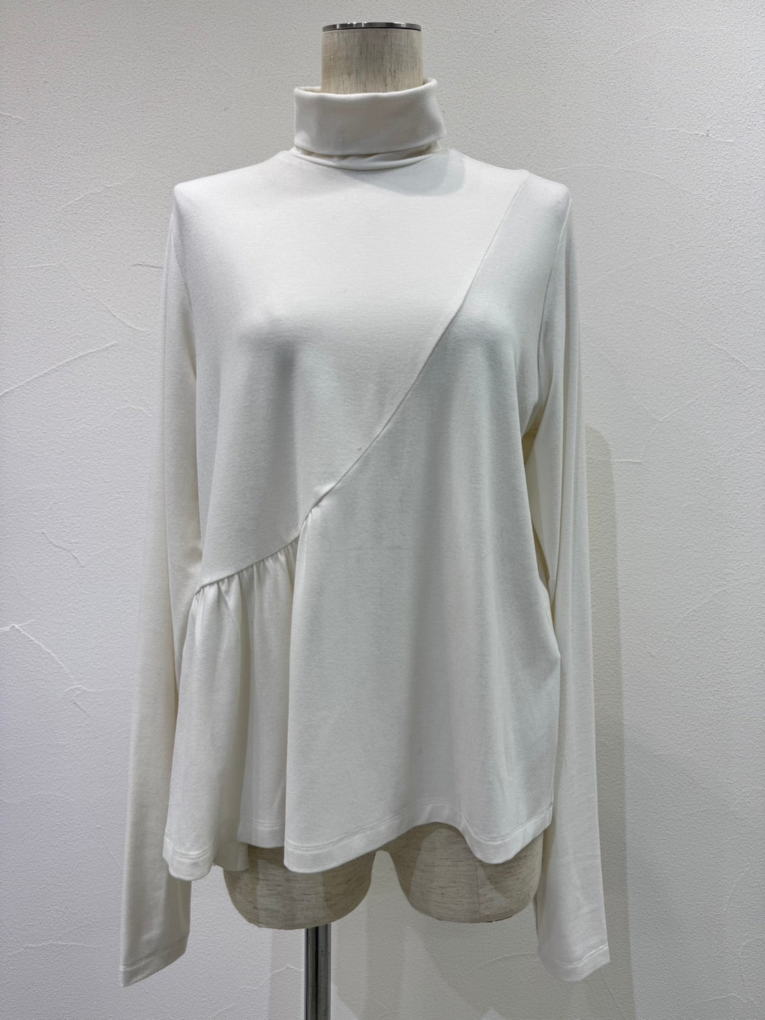 【予約⚡︎販売】アシメギャザーワームタートル／604506／CYAN tokyo／2026 AW#1