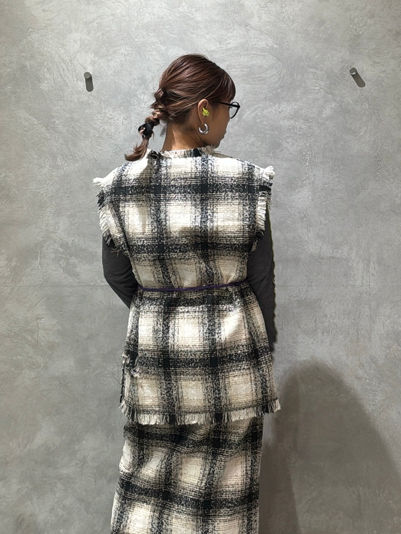 クラッシュツイードVネックベスト／the Nines