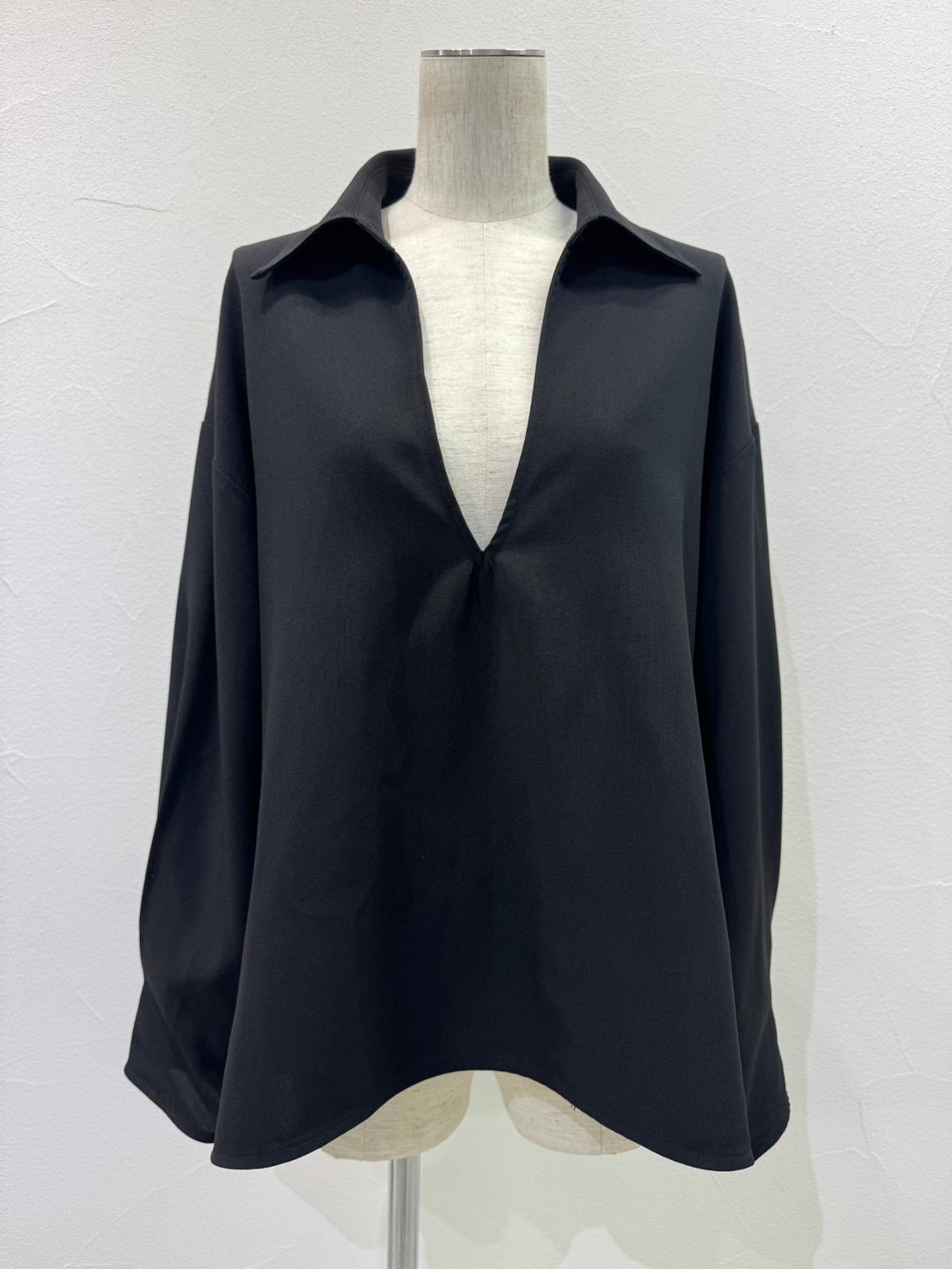【予約⚡︎販売】バックフレアスキッパープルオーバー／604487／CYAN tokyo／2026 AW#1