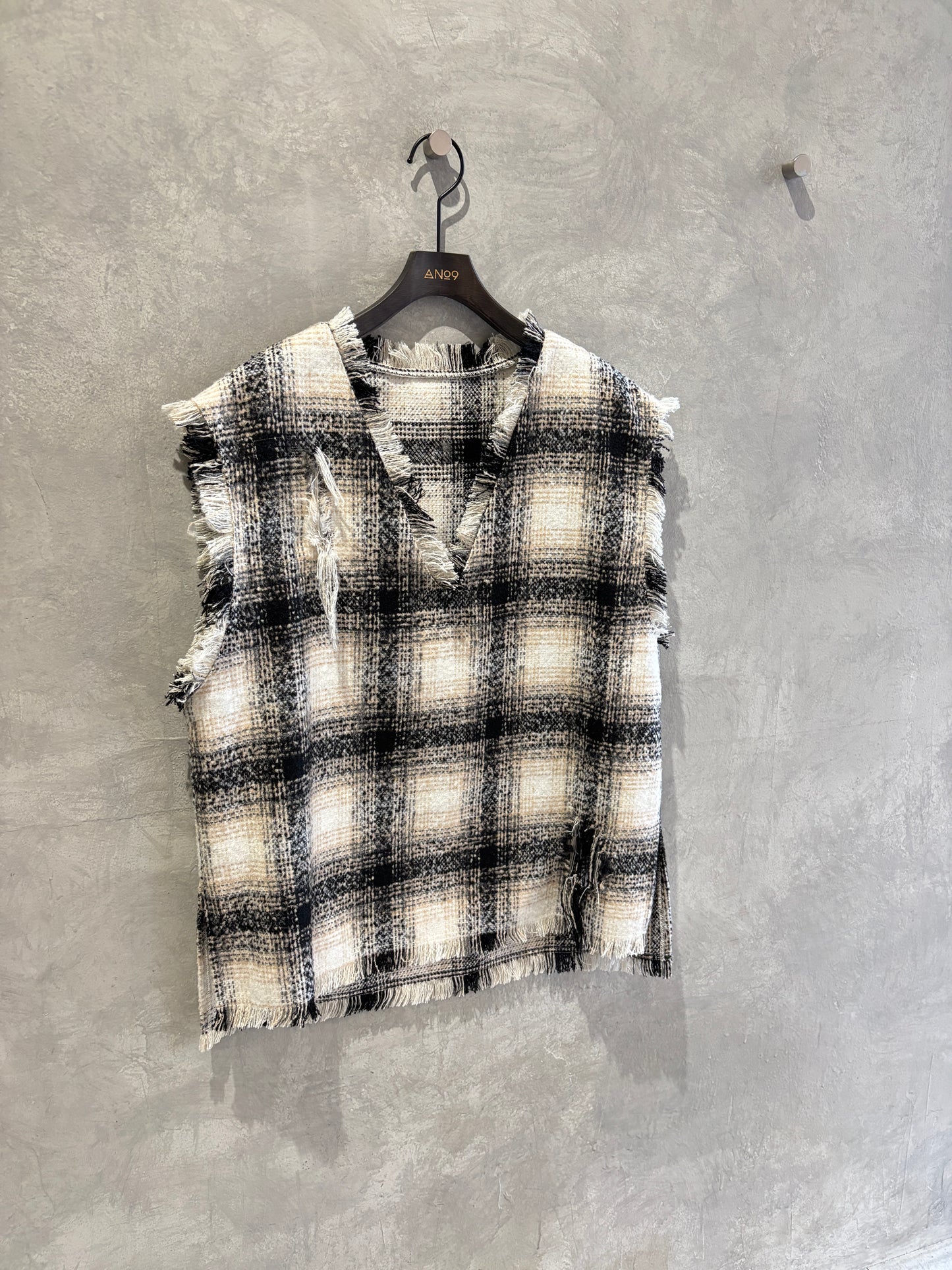 クラッシュツイードVネックベスト／the Nines