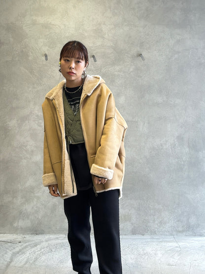 リバーシブルフェイクムートンフードコート／Dignite collier