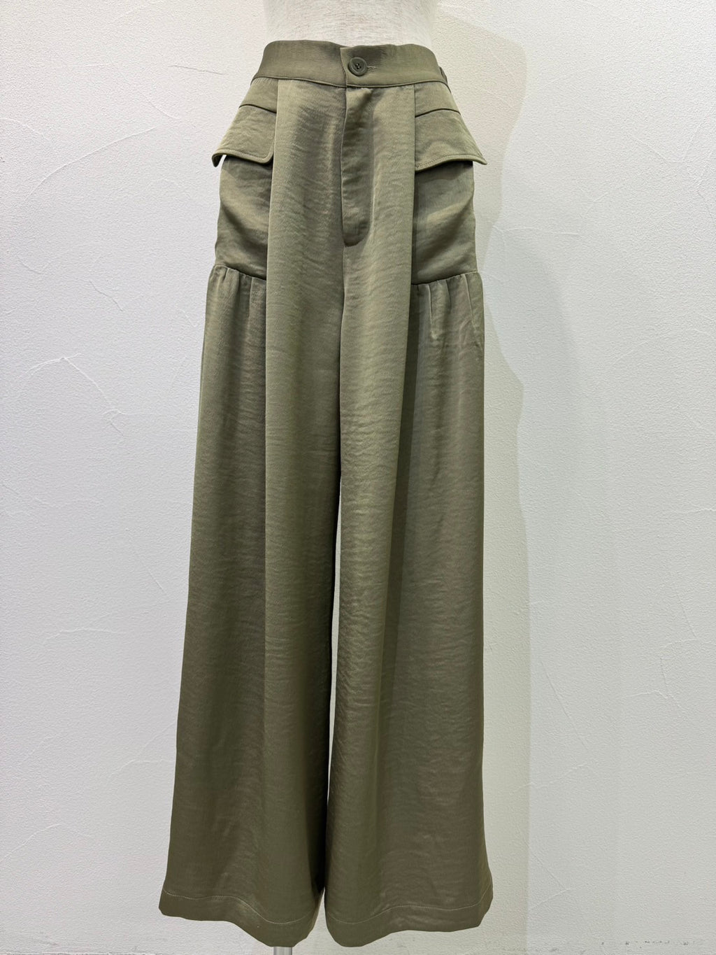 【予約⚡︎販売】ギャザーポケットサテンワイドパンツ／604502／CYAN tokyo／2026 AW#1