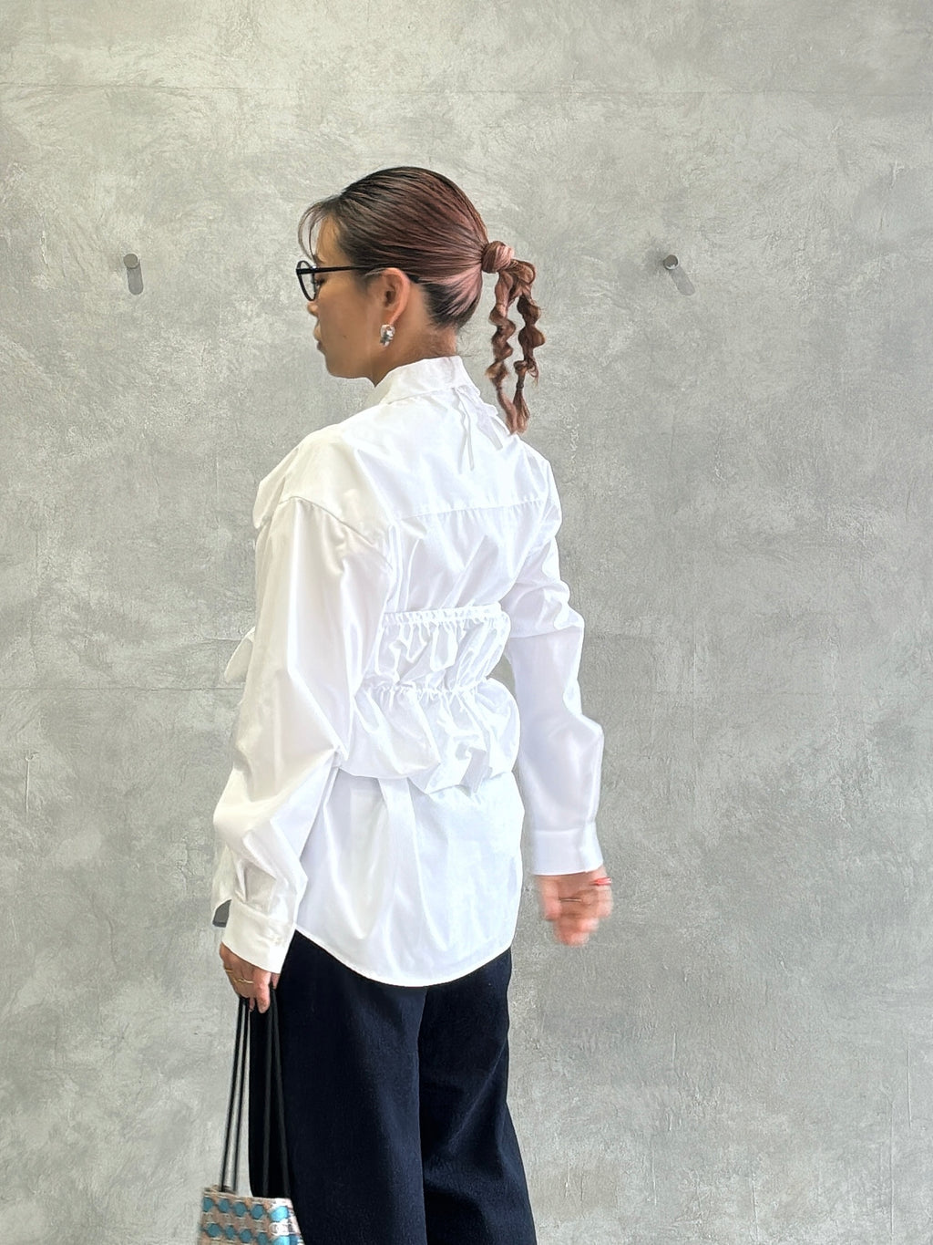 ギャザーぺプラム付きシャツ／VERSEAU