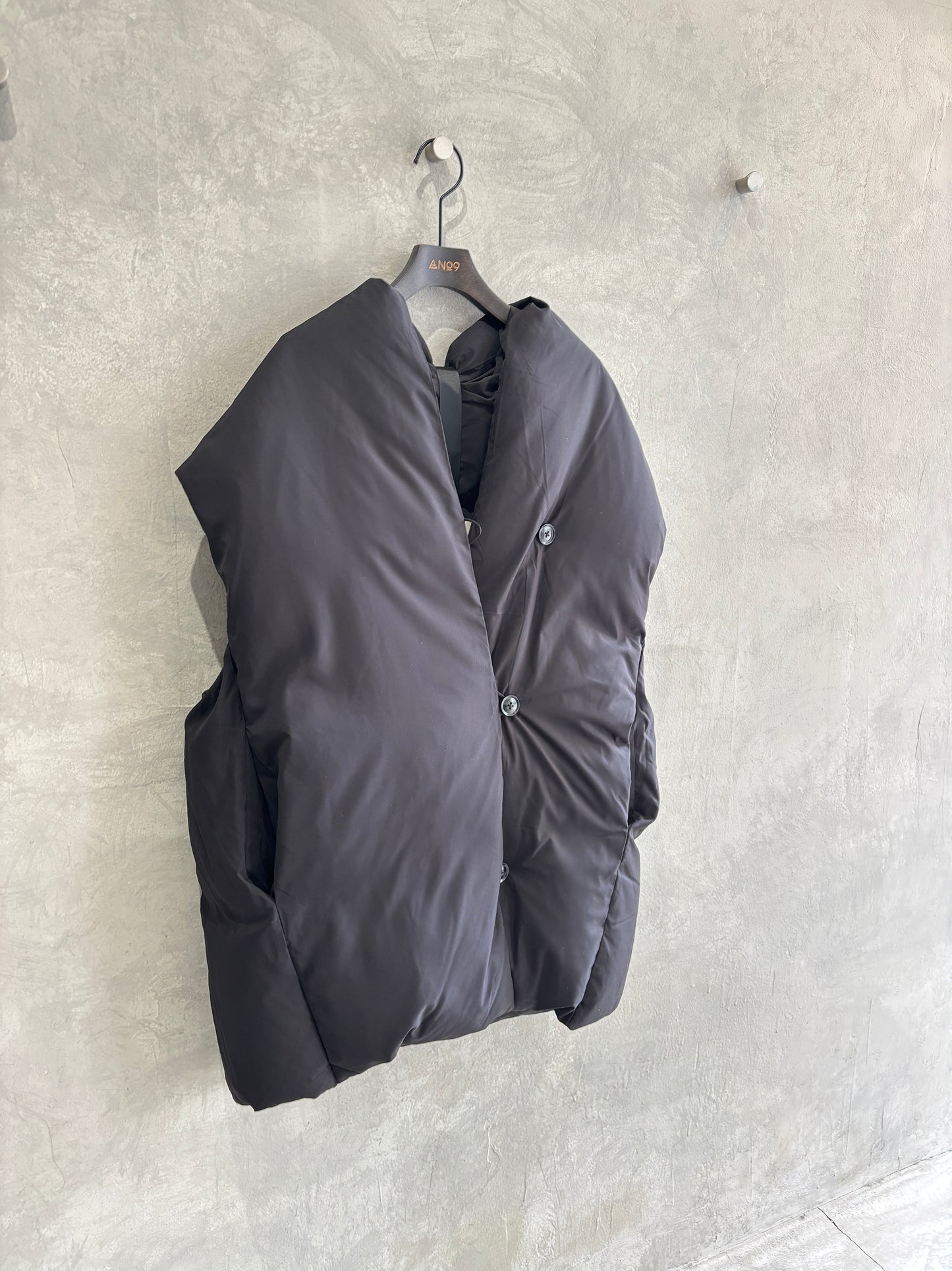 ストールライクダウンベスト／CYAN TOKYO