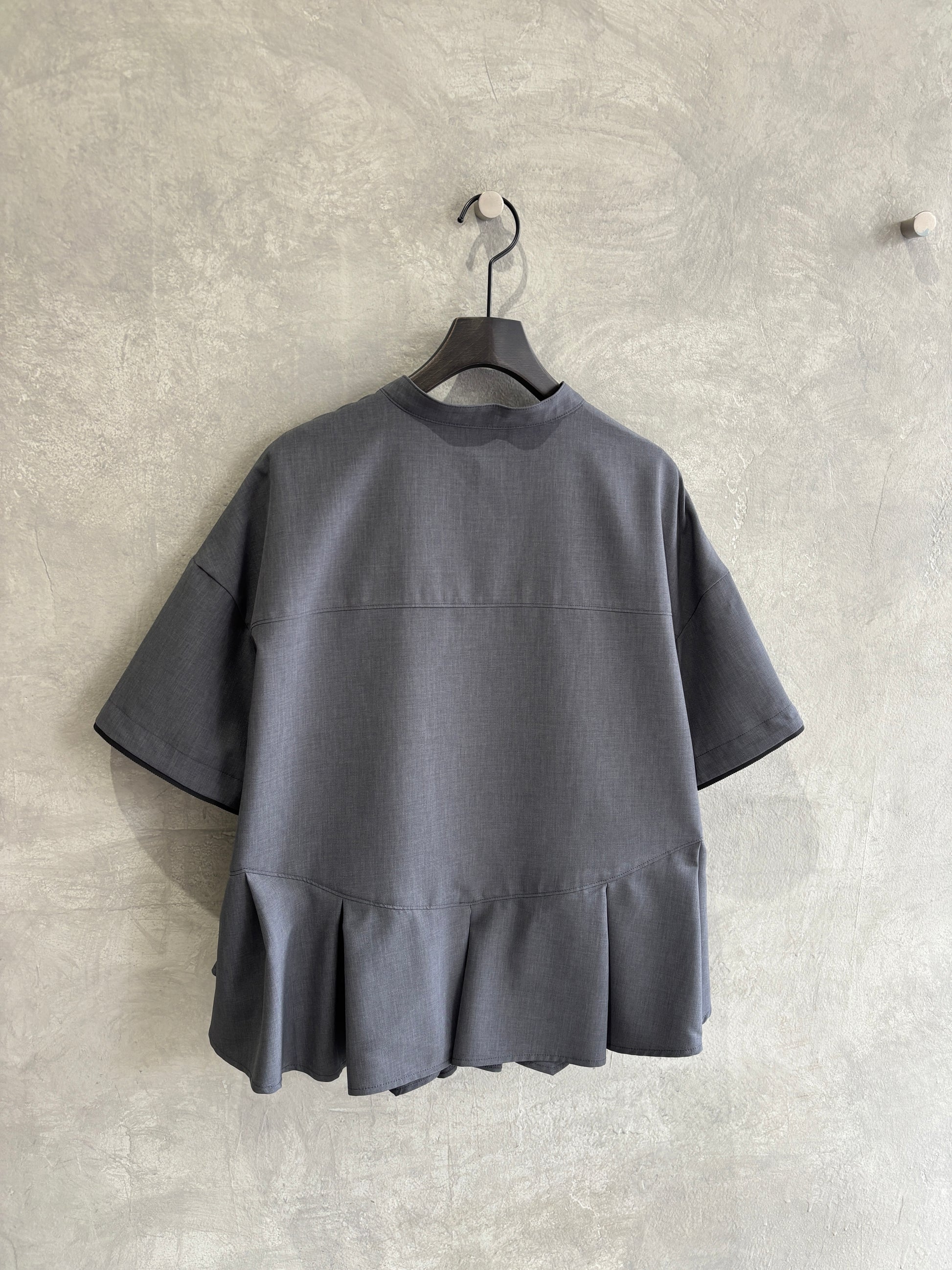 ぺプラムブラウス／trois