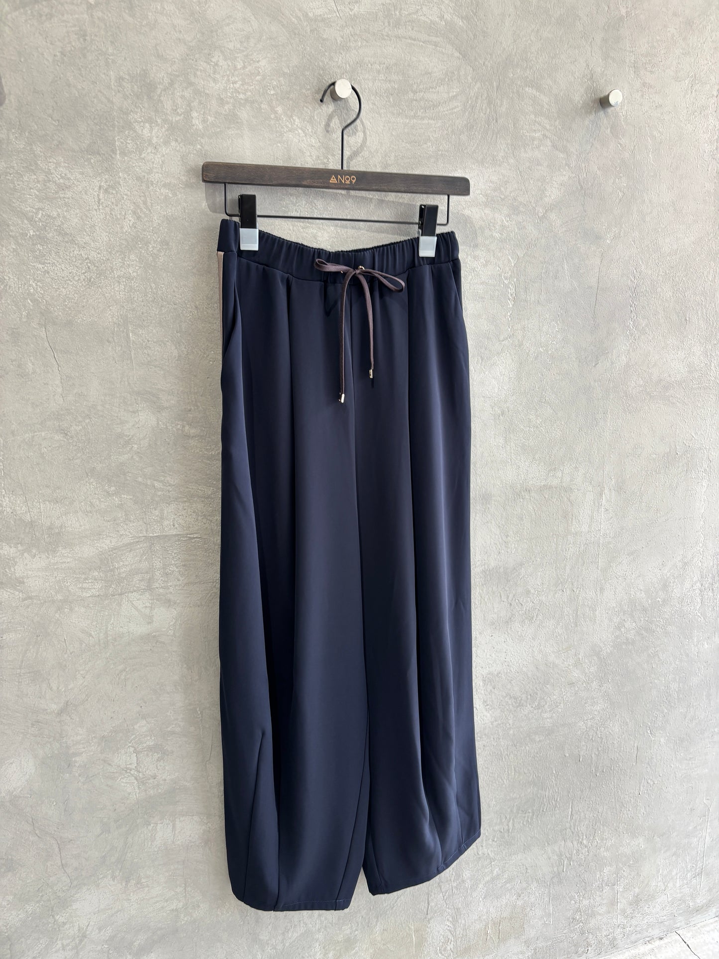 サイドラインバレルレッグパンツ／ayane