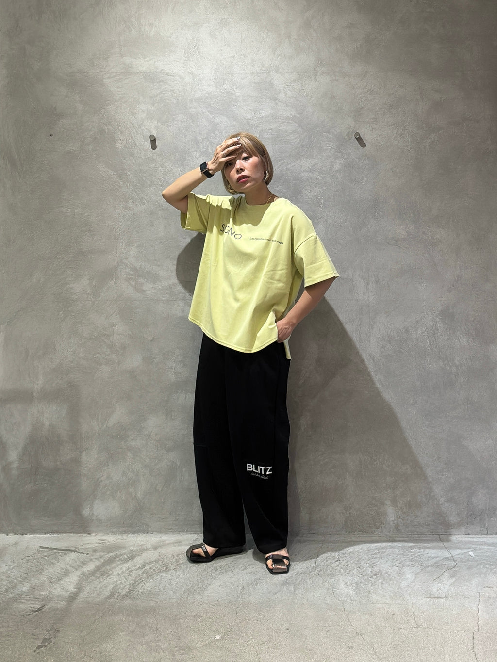 オーバーサイズロゴTシャツ／Anna Kerry