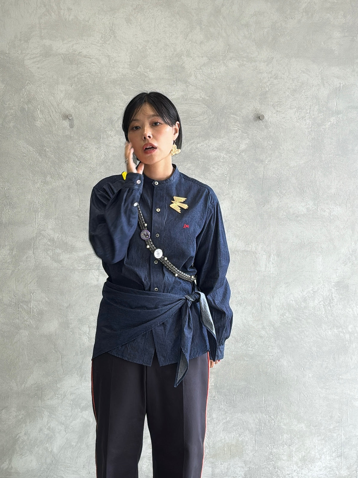 スタンドカラーデニムシャツ（スカーフ付き）／#8643203／LE MÉLANGE／2026 AW #1