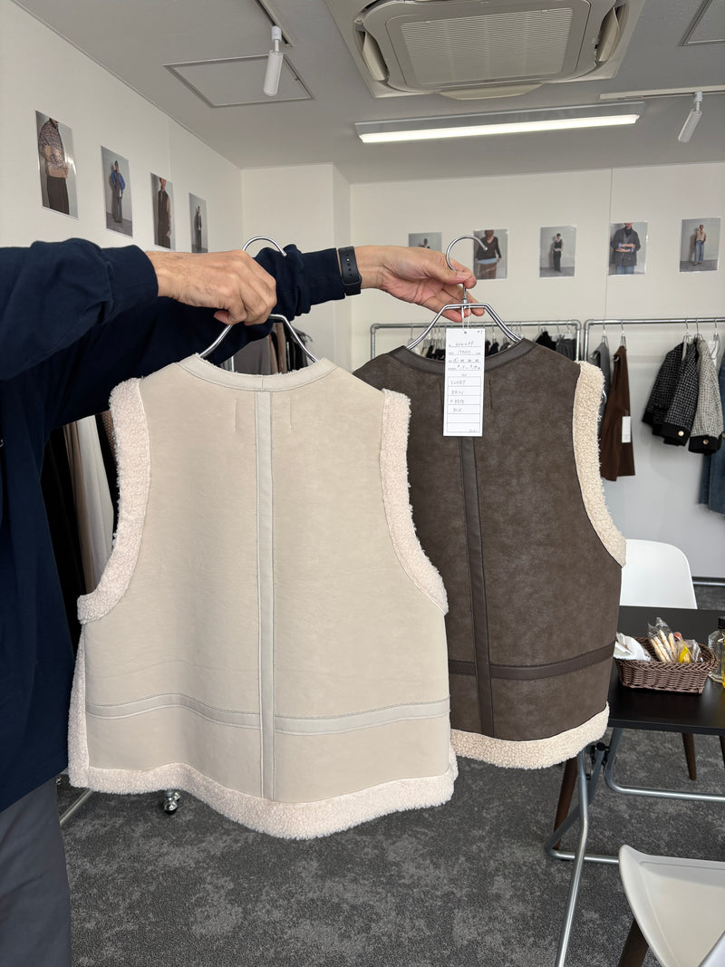 【予約⚡︎販売】バックオーバームートンベスト／604499／CYAN tokyo／2026 AW#1