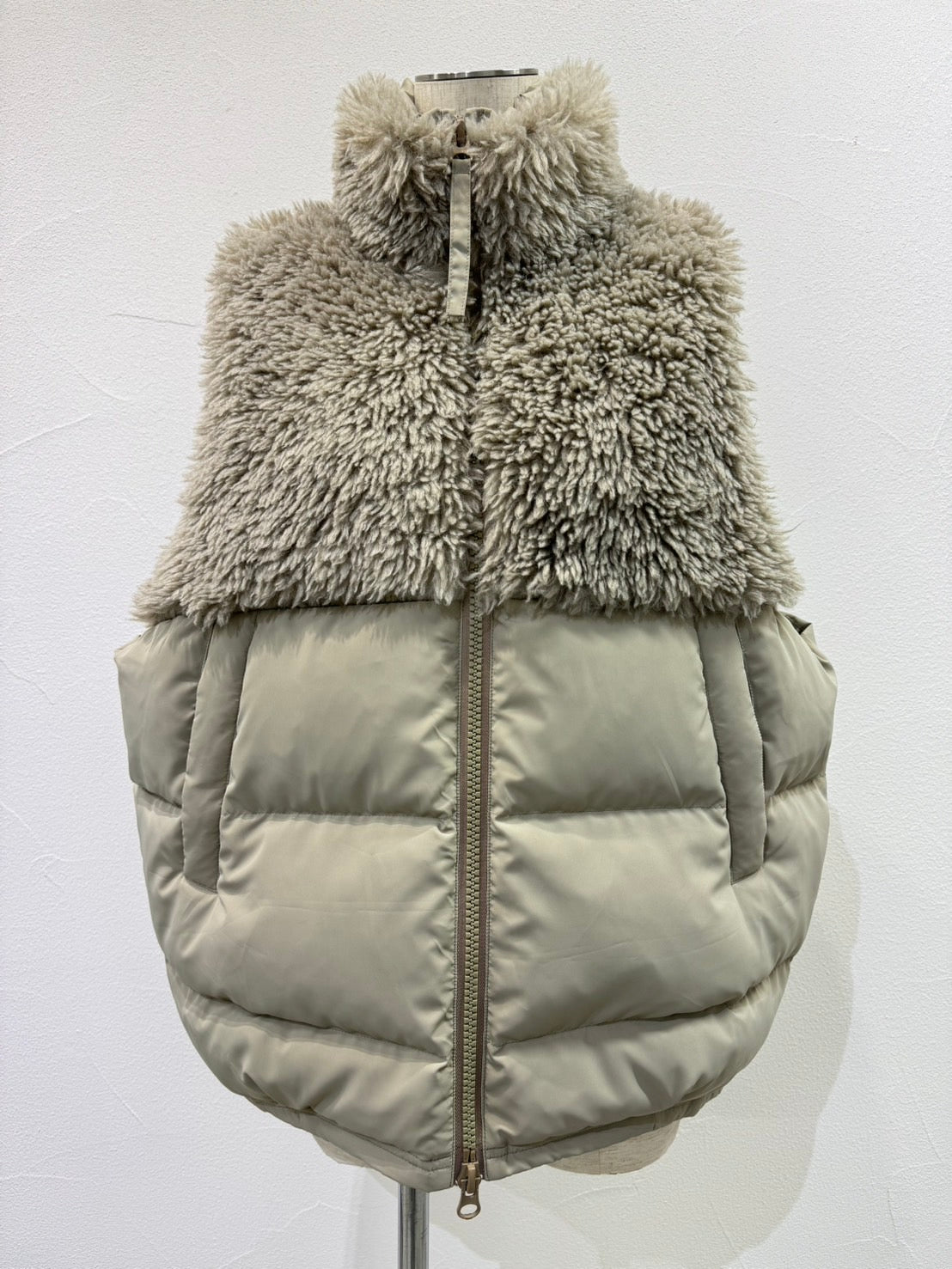 【予約⚡︎販売】シャギーボアコンビダウンベスト／604519／CYAN tokyo／2026 AW#1