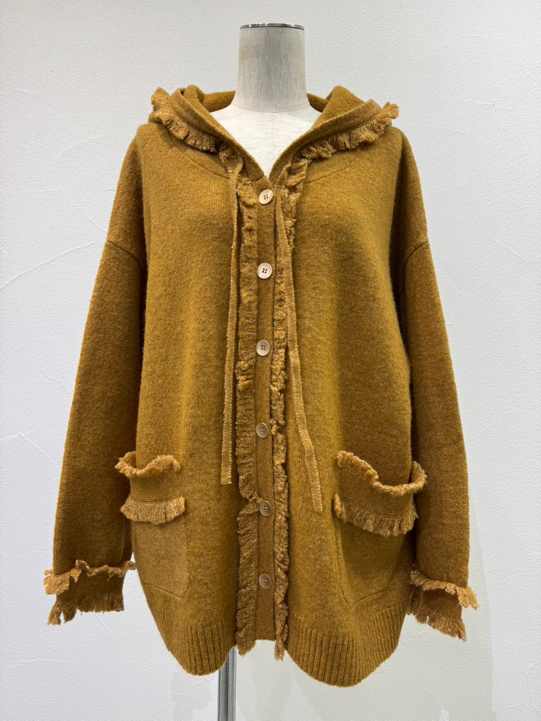 【予約⚡︎販売】トリムフリンジニットフーディ／604508／CYAN tokyo／2026 AW#1