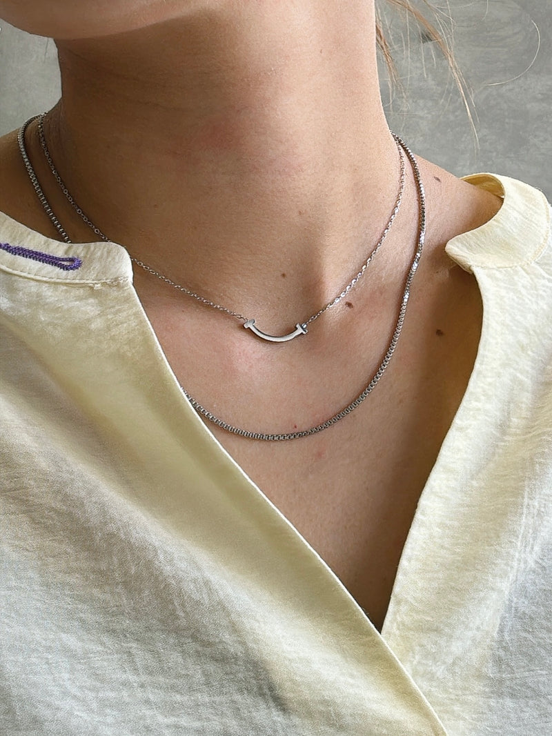 カーブネックレス