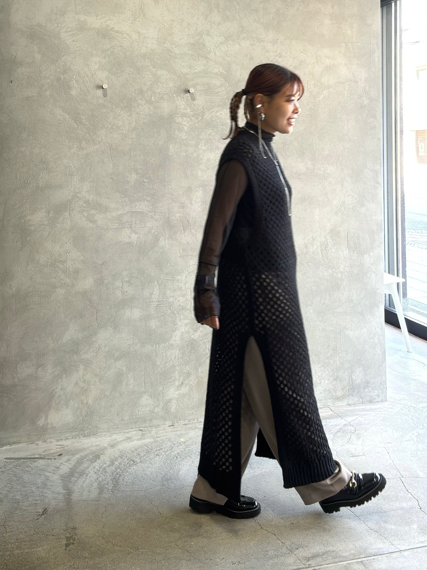 バックオープンメッシュニットワンピース／LHELBIE