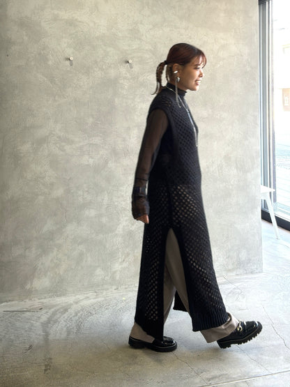 バックオープンメッシュニットワンピース／LHELBIE