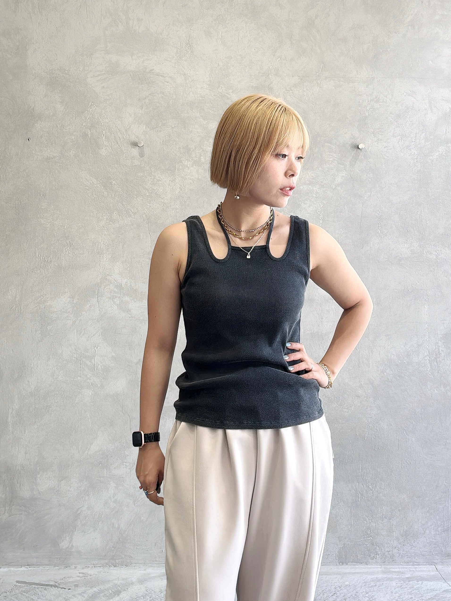 受付終了【週末限定⭐︎予約販売】ホルターデザインノースリーブ／VERSEAU