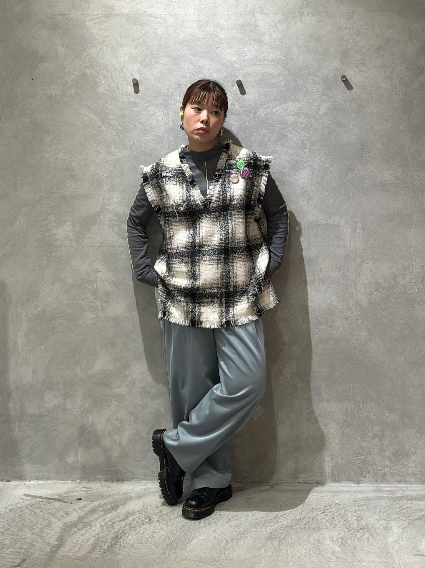 クラッシュツイードVネックベスト／the Nines