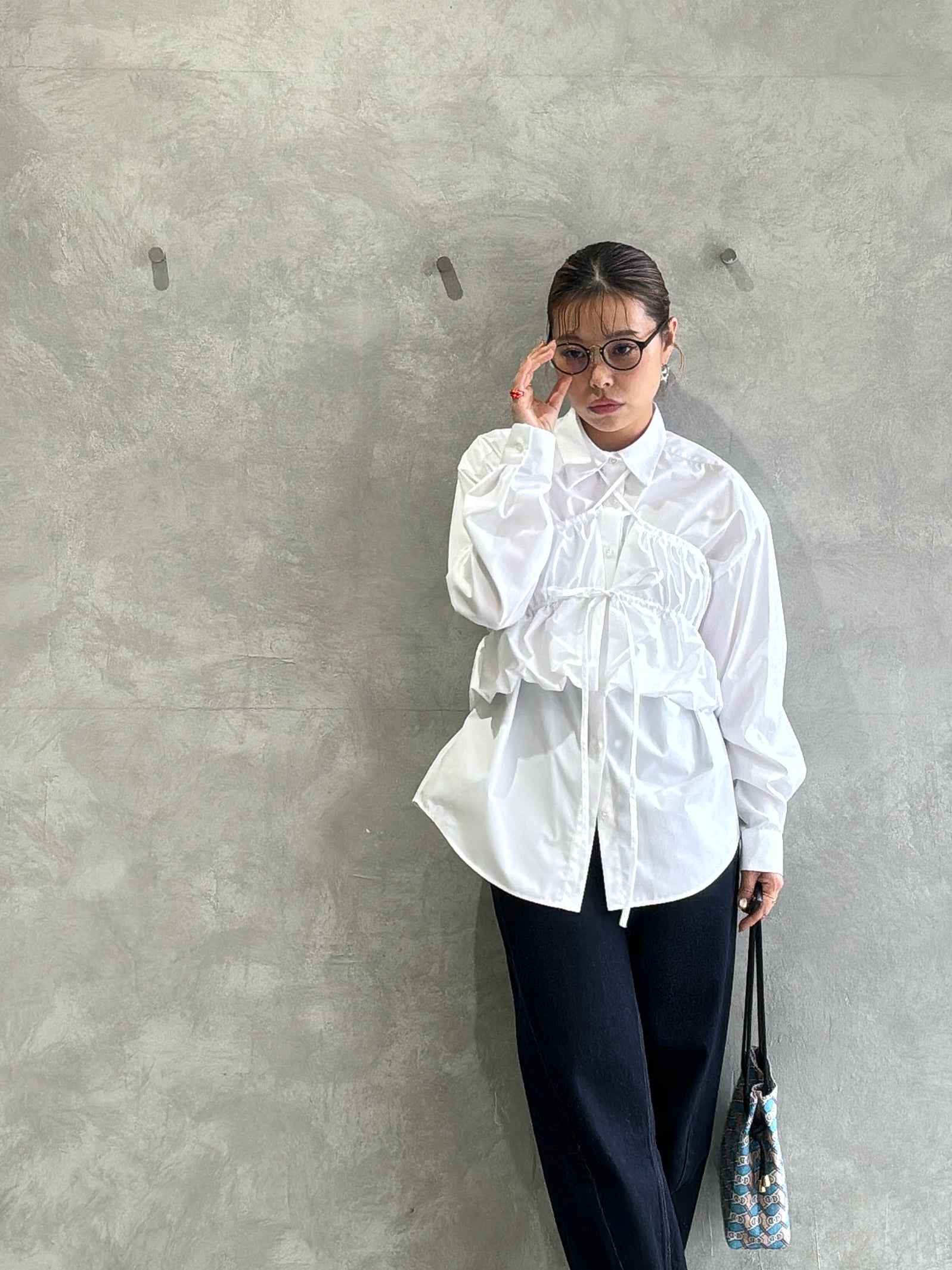 ギャザーぺプラム付きシャツ／VERSEAU