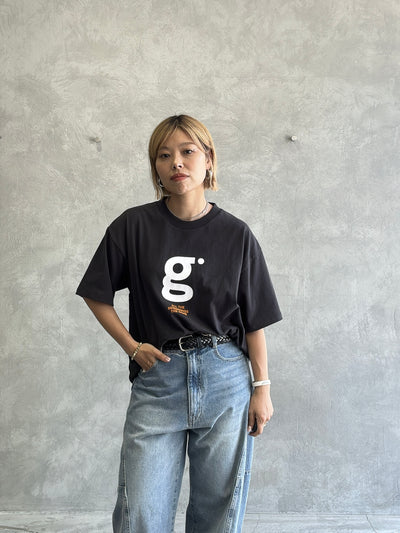受付終了【予約販売】men'sサイズ／"g"フロッキープリントTシャツ／ING