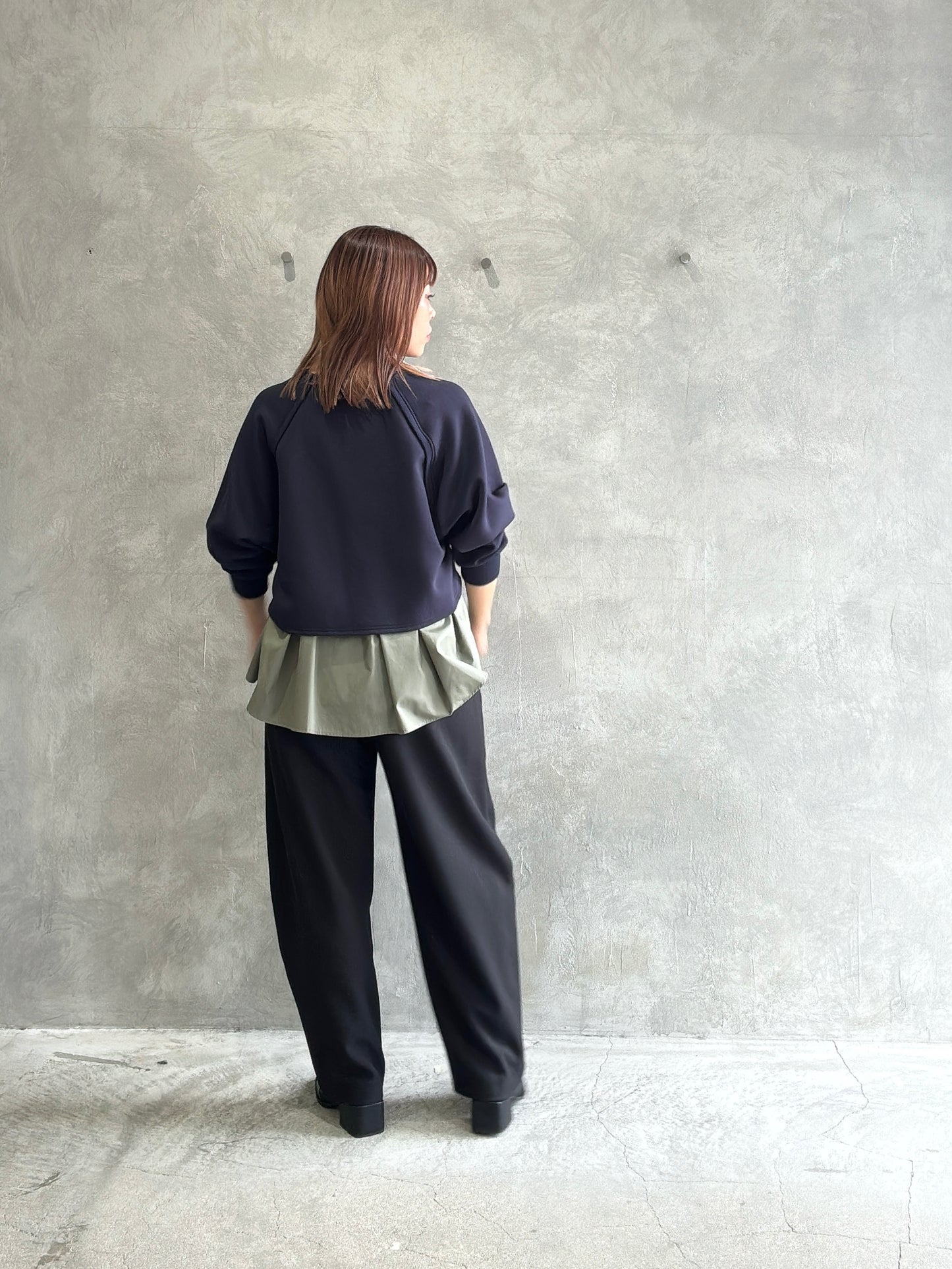 タックカーブパンツ／ANNA  KERRY