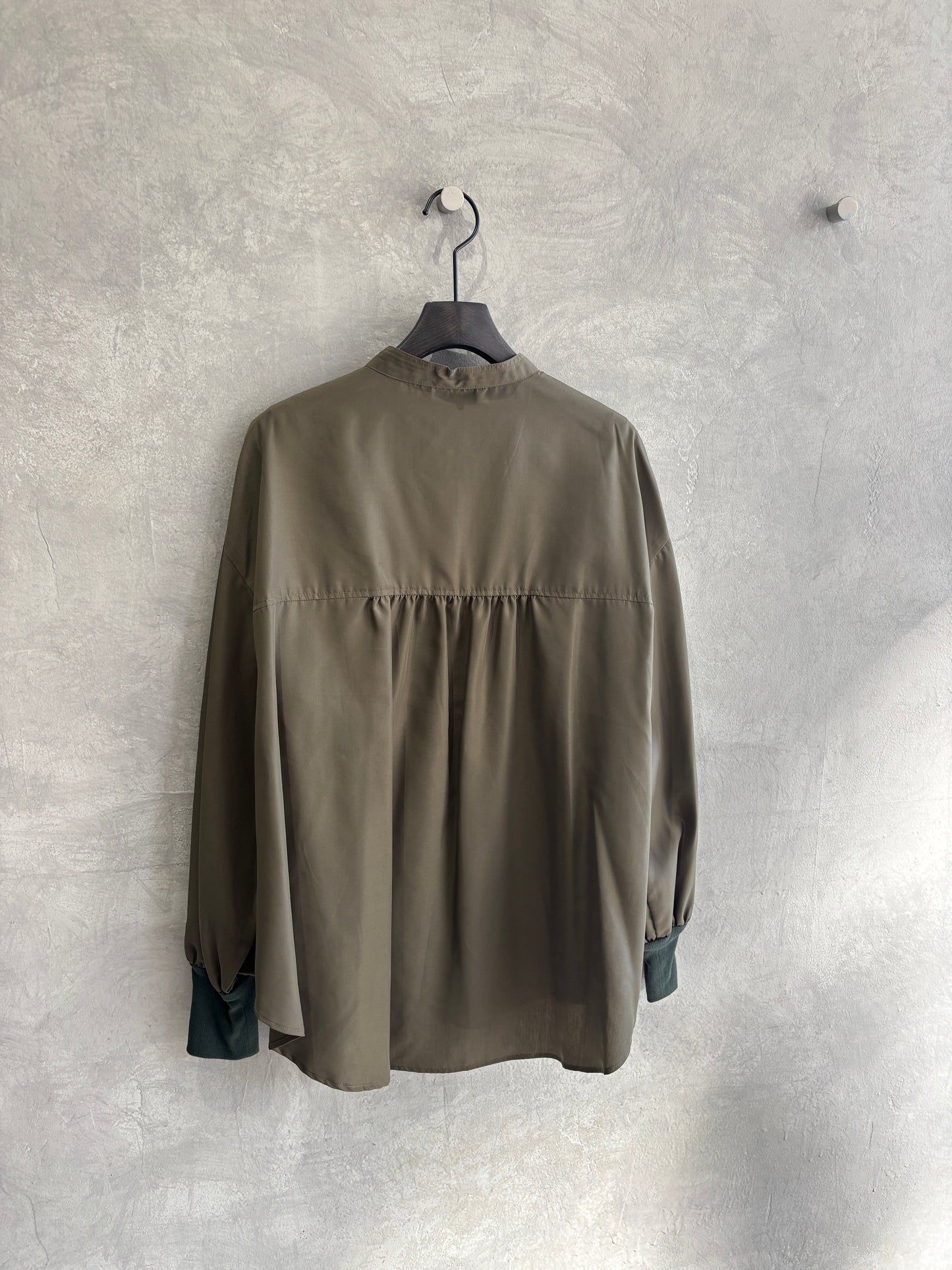 タックフレアーブラウス／trois