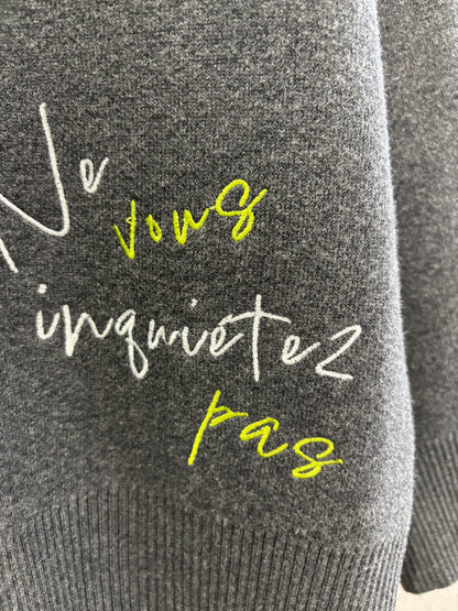 刺繍ロゴニットカーディガン／LHELBIE