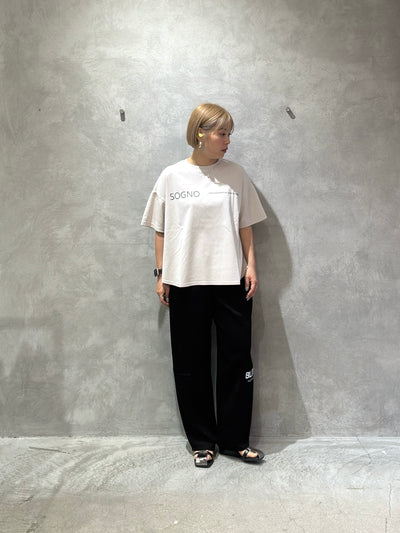 オーバーサイズロゴTシャツ／Anna Kerry