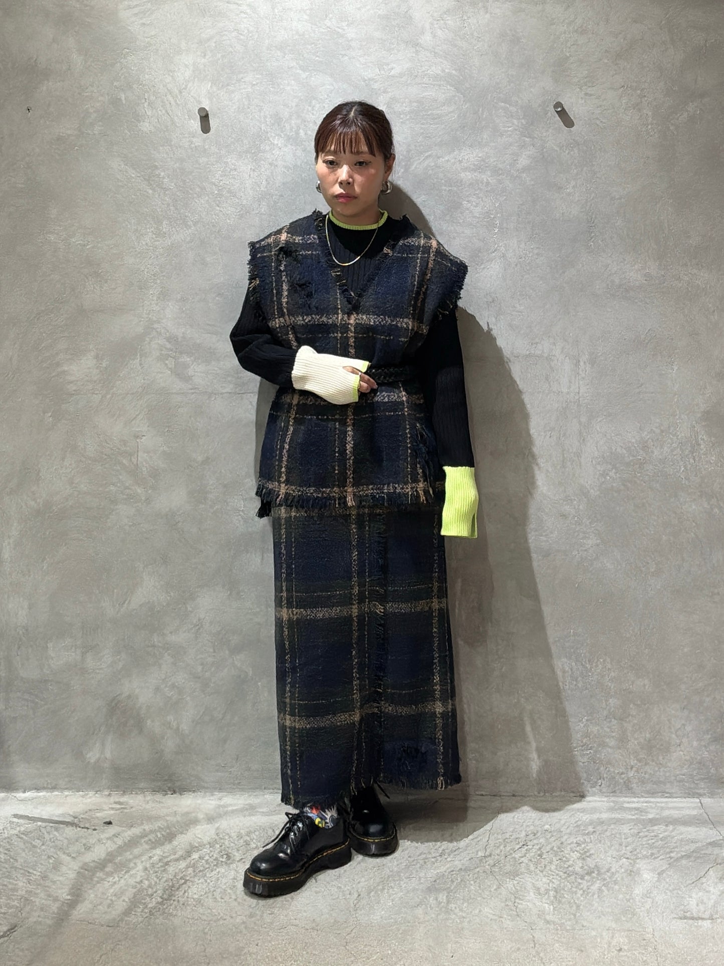 クラッシュツイードVネックベスト／the Nines