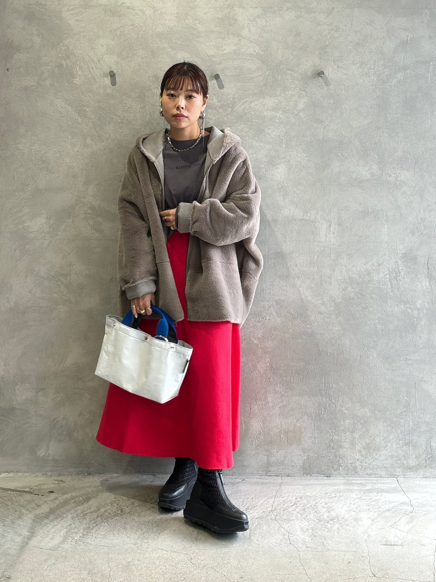 リバーシブルフェイクムートンフードコート／Dignite collier