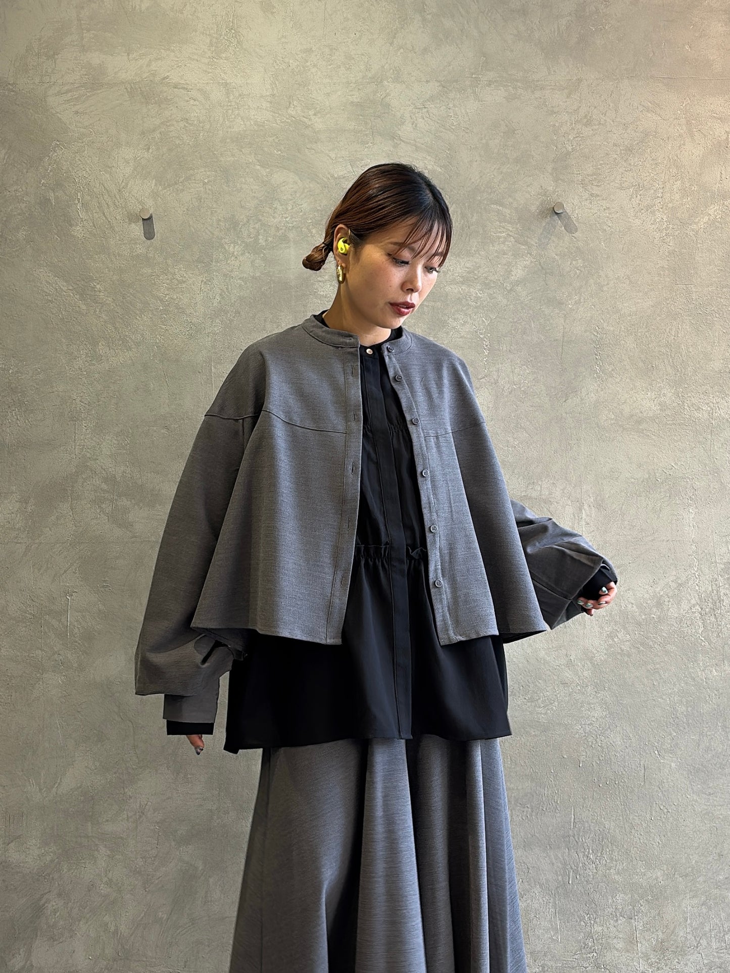 ラウンドステッチサーキュラシャツ／CYAN tokyo