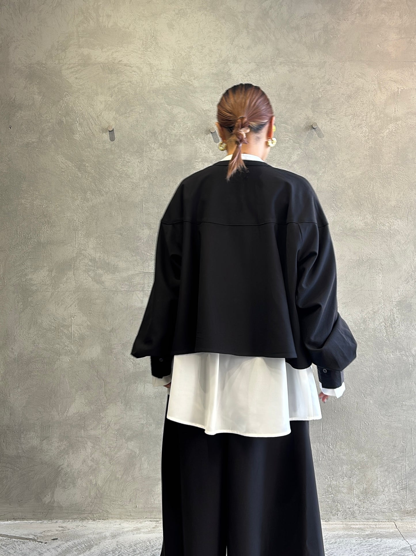 ラウンドステッチサーキュラシャツ／CYAN tokyo