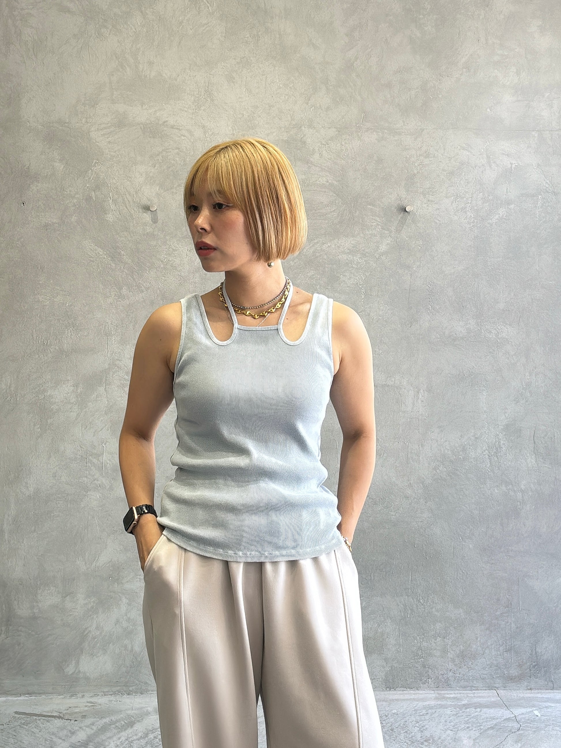 受付終了【週末限定⭐︎予約販売】ホルターデザインノースリーブ／VERSEAU