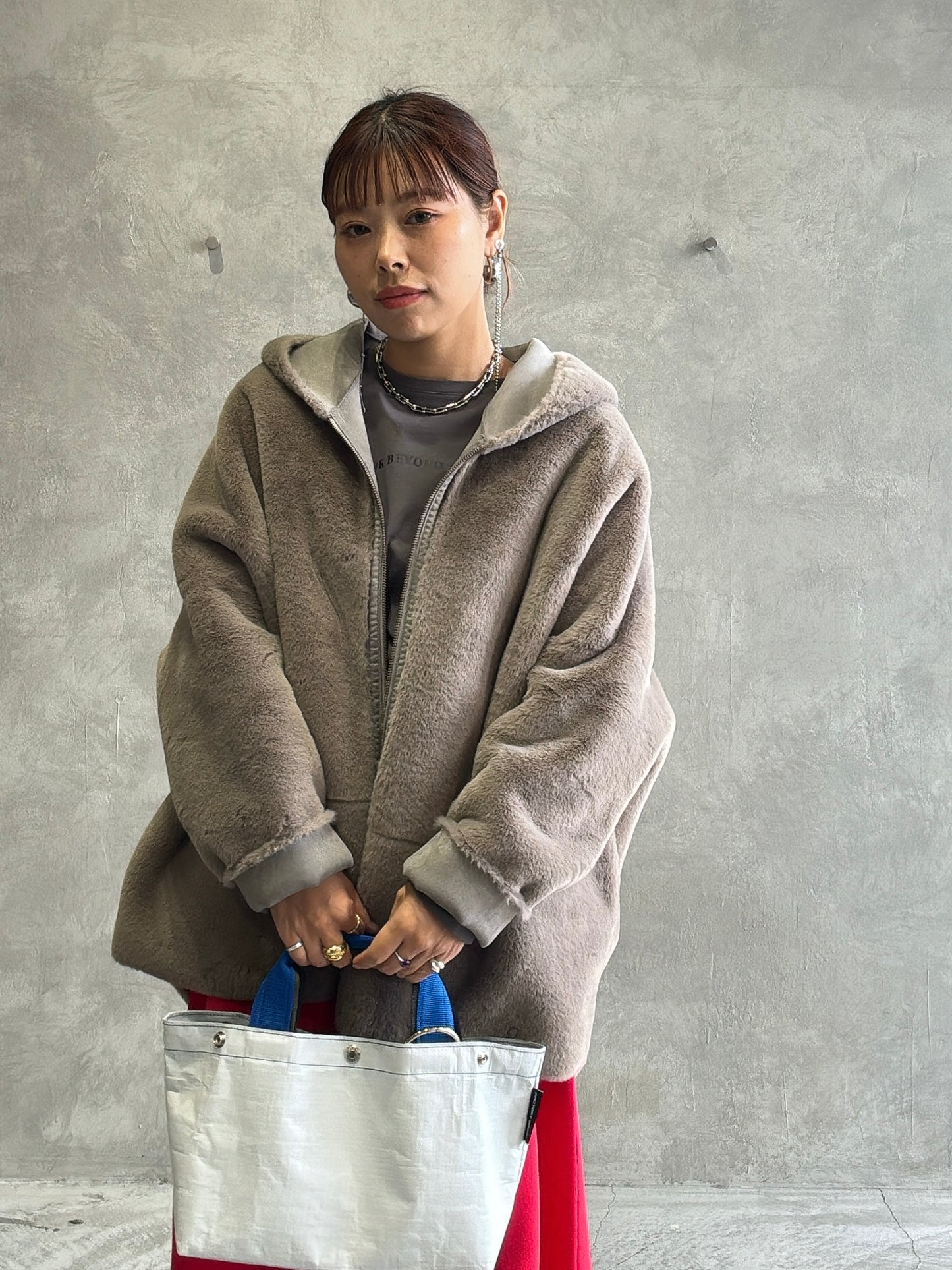 リバーシブルフェイクムートンフードコート／Dignite collier