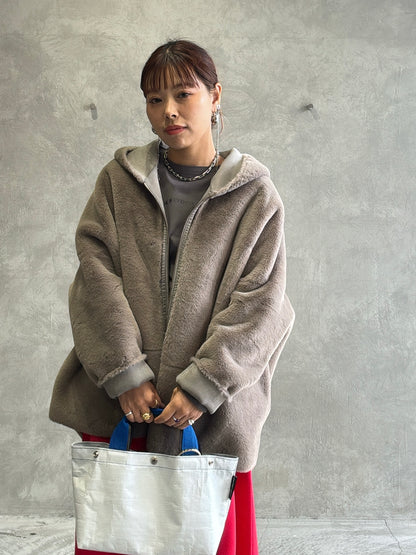 リバーシブルフェイクムートンフードコート／Dignite collier