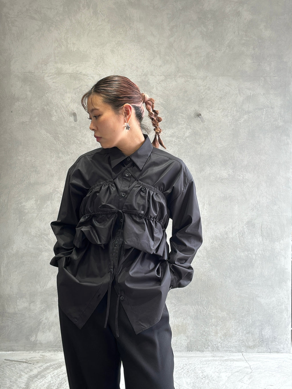 ギャザーぺプラム付きシャツ／VERSEAU