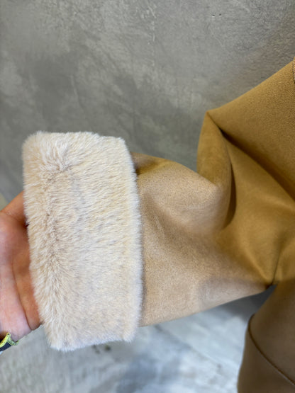 リバーシブルフェイクムートンフードコート／Dignite collier