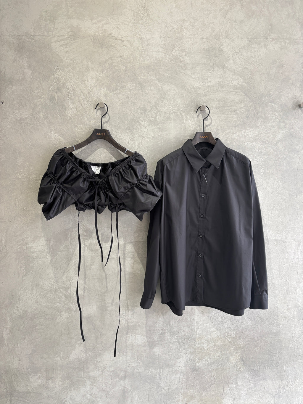 ギャザーぺプラム付きシャツ／VERSEAU