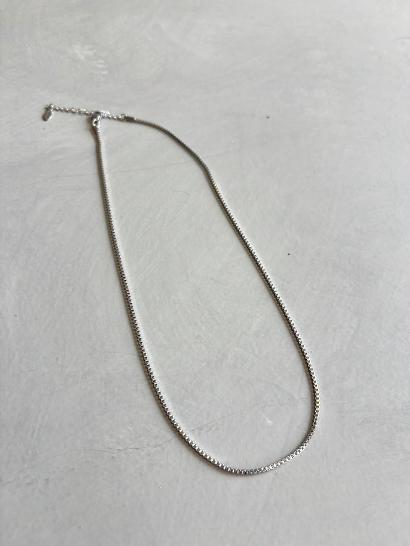 シンプルネックレス