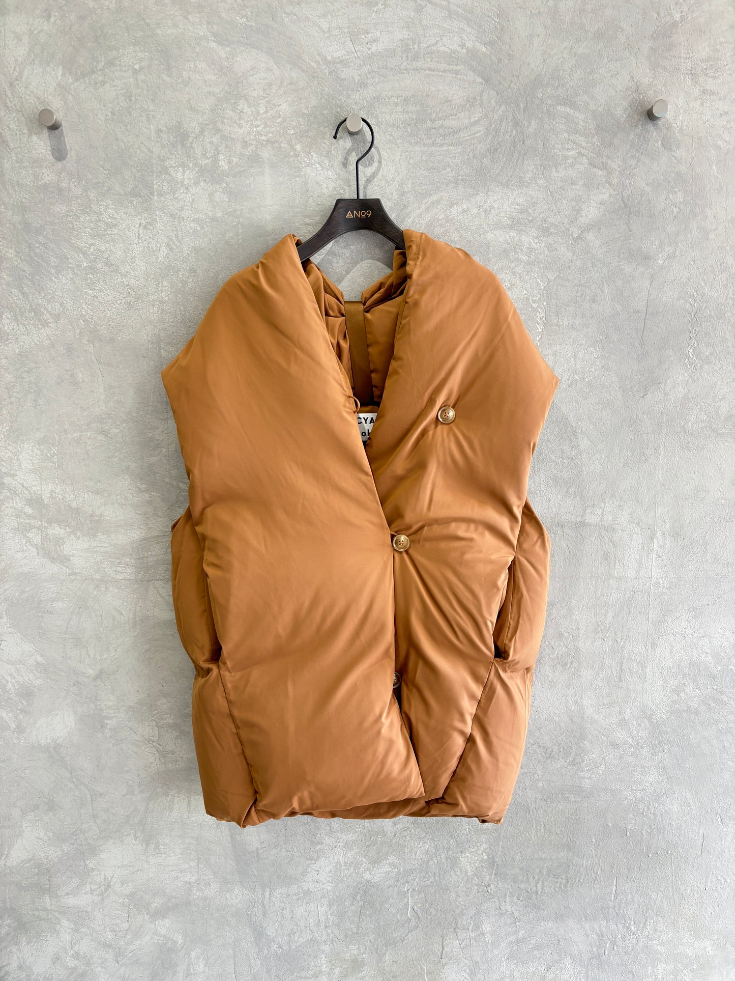 ストールライクダウンベスト／CYAN TOKYO