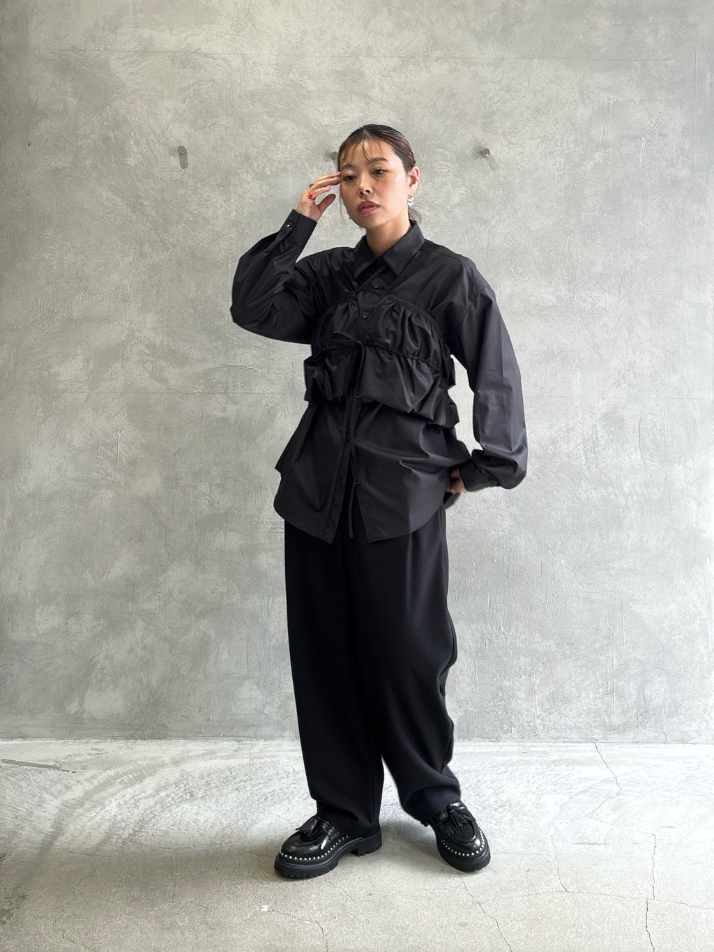 ギャザーぺプラム付きシャツ／VERSEAU