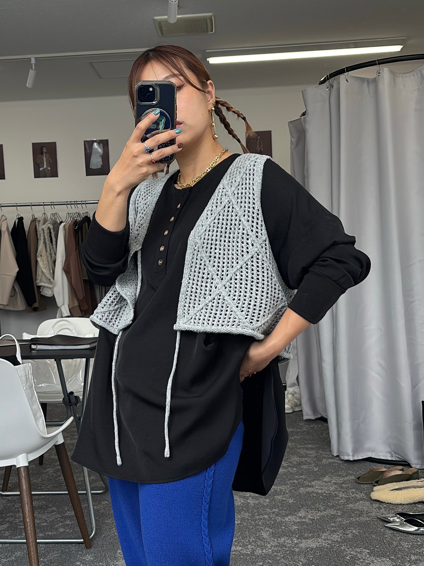 グロッシーヘンリーリブブラウス／CYAN tokyo