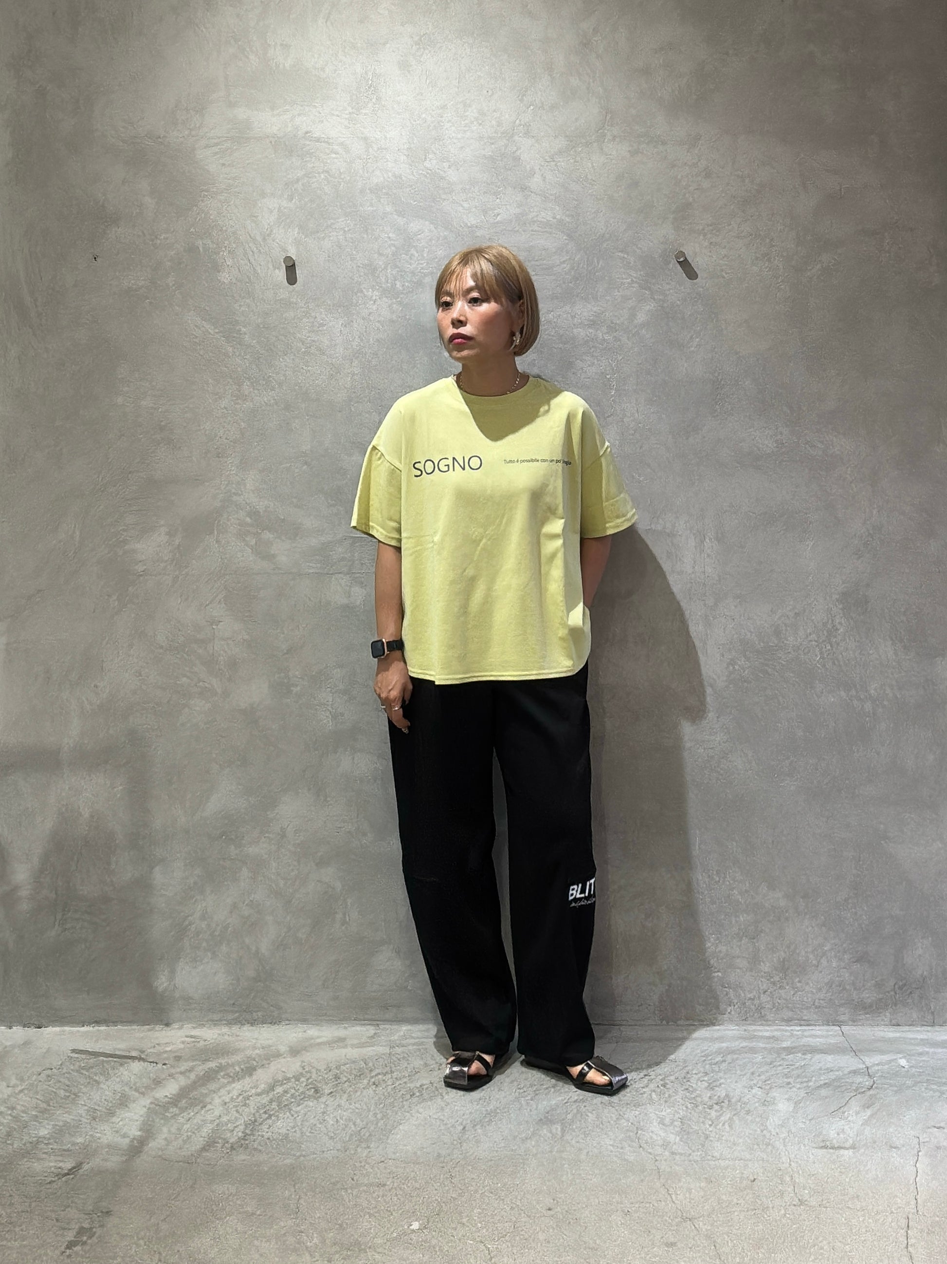オーバーサイズロゴTシャツ／Anna Kerry