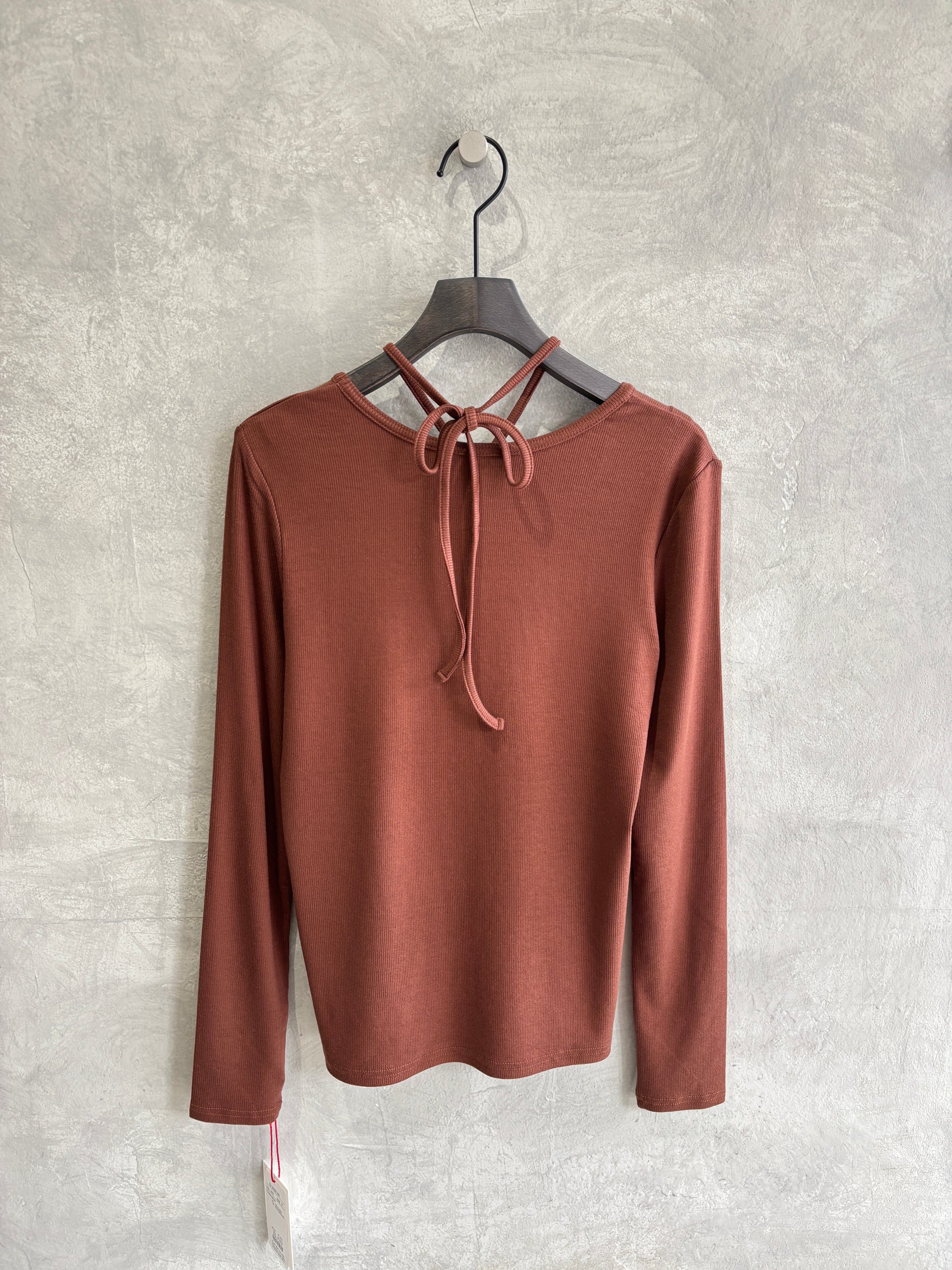 ホルターネックプルオーバー／Dignite collier