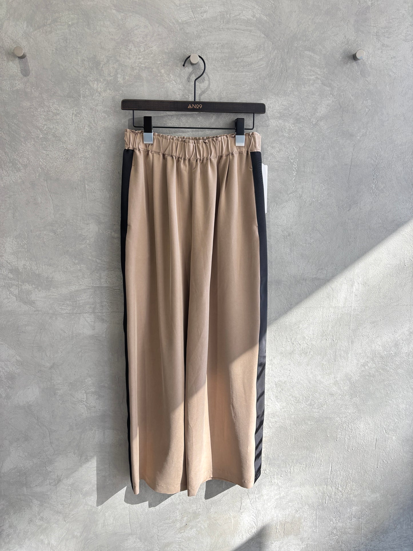 ピーチポプリンサイドテープワイドパンツ／trois