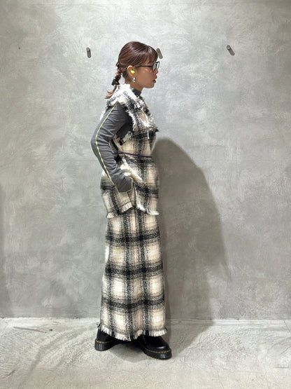 クラッシュツイードVネックベスト／the Nines