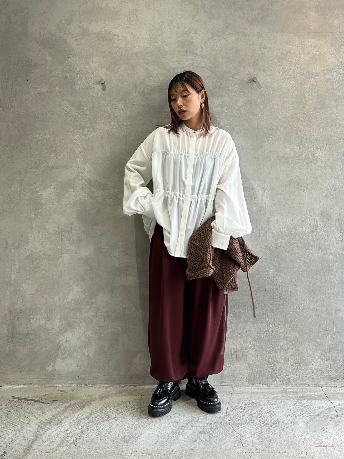 シャーリングティアードブラウス／CYAN tokyo