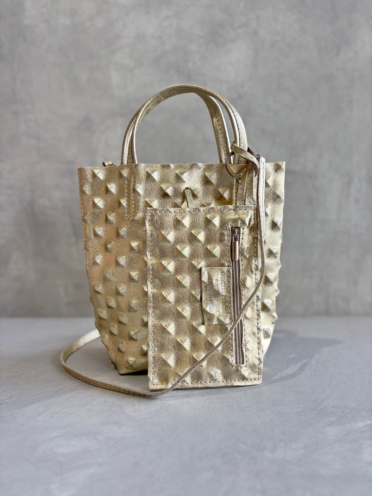 スタッズエンボスバッグ／イタリア・フィレンチェのレザーバッグ